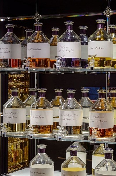 Al-Farabi University  Arabic perfumery university  Perfume school  Fragrance education  Perfume courses  Arabic perfume tradition  Oud perfume  Essential oil education  Perfumery research  Perfume innovation  Perfumery programs