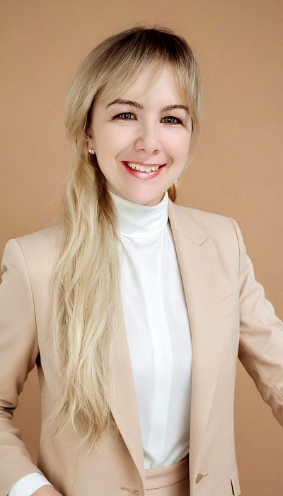 Svetlana Lukianova — founder of Al-Farabi University of Arabic Perfumery. A visionary leader and perfumer specializing in traditional Arab fragrance education and cultural innovation.